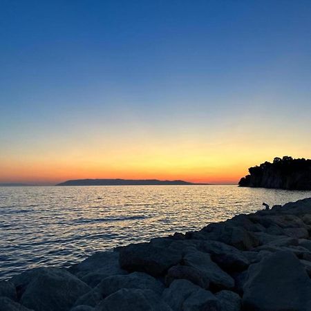 Luxurious Holiday Home In Makarska With Jacuzzi Экстерьер фото