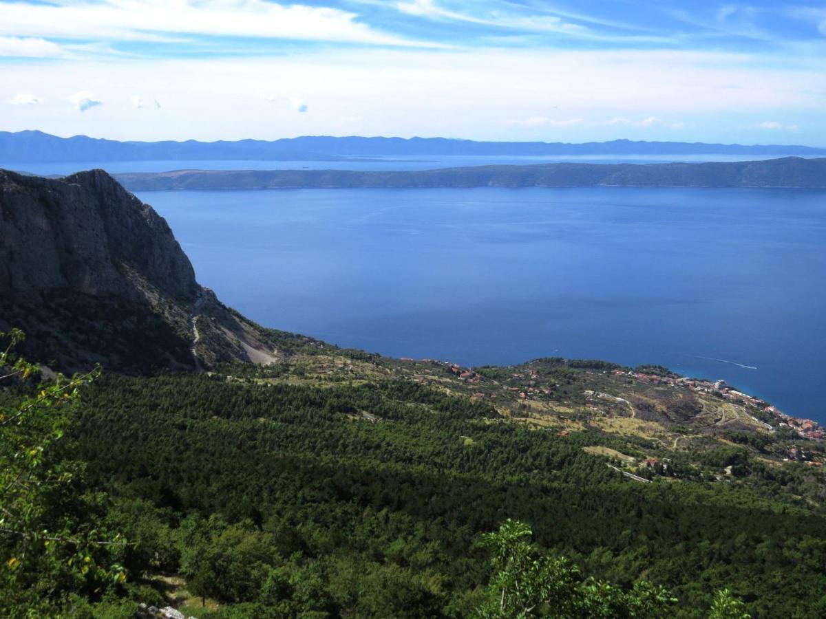 Luxurious Holiday Home In Makarska With Jacuzzi Экстерьер фото