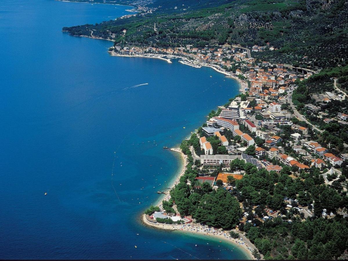 Luxurious Holiday Home In Makarska With Jacuzzi Экстерьер фото