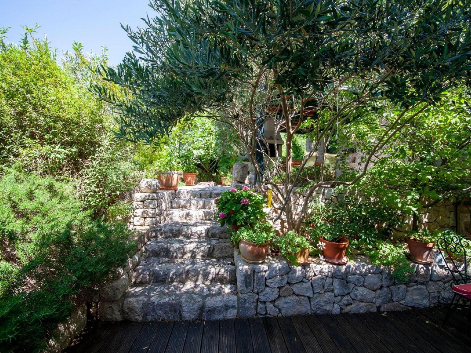 Luxurious Holiday Home In Makarska With Jacuzzi Экстерьер фото